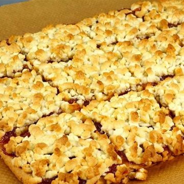 Песочный пирог с вареньем на скорую руку