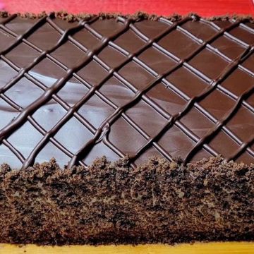 Ленивый медовик со сгущенкой и шоколадом