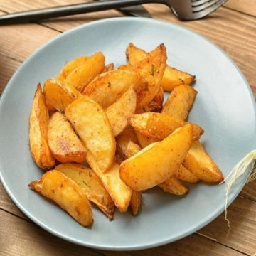 Картофель по-деревенски на сковороде