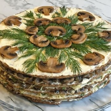 Печеночный торт с грибами и зеленью